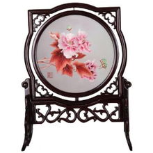 金彩霞雙面繡花卉擺件 一針一線的藝術，饋贈佳品的匠心